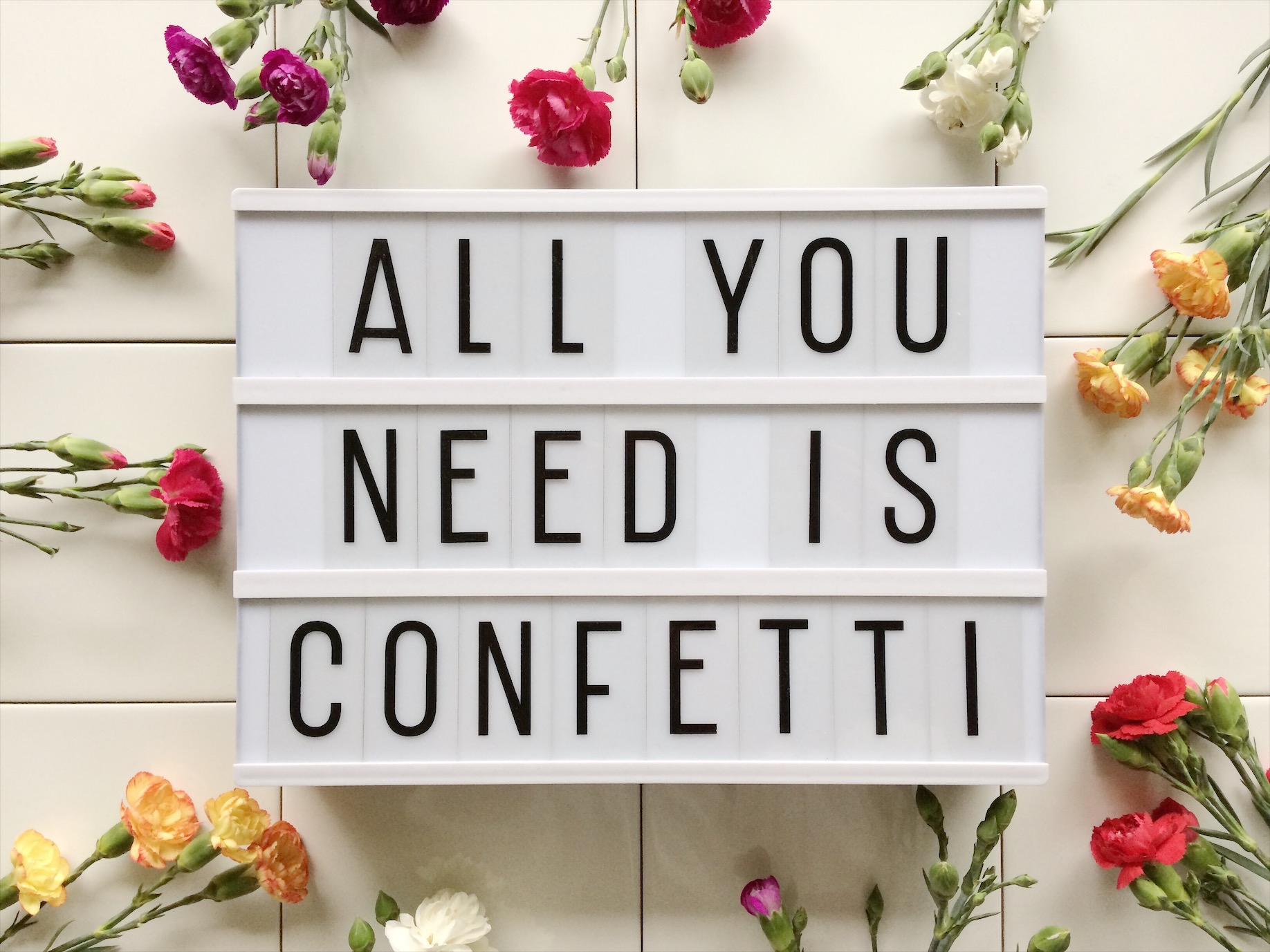 blog home page foto: Lightbox Quote 'All you need is confetti'